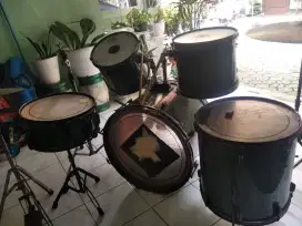 Drum musik bekas