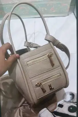 PRELOVED TAS H*EYLOCAL WANITA