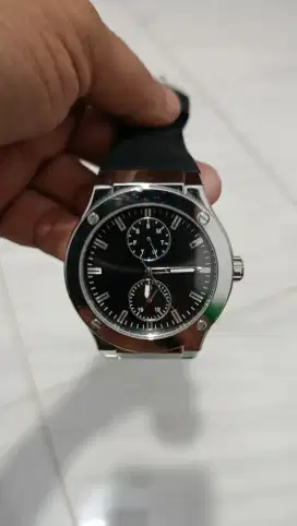Jam tangan analog guess