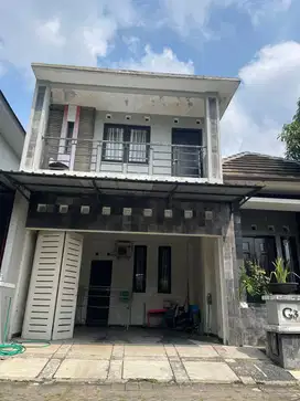 RUMAH 2 LANTAI JUAL CEPAT BU DEKAT SCH DI NGAGLIK SLEMAN