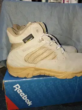 Sepatu outdoor merk DELTA