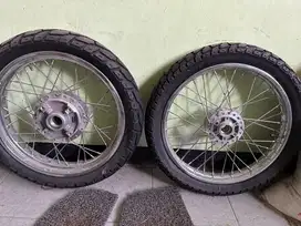 Di jual ban dan velg plus tromol ring 17