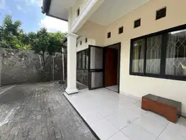 Disewakan Rumah untuk Tinggal/Usaha di Gandaria, dekat Labschool