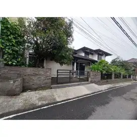 Rumah luas besar di cigadung dago bandung lokasi bagus