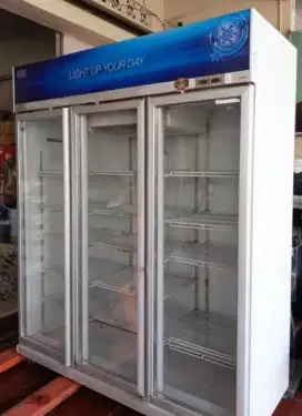 Showcase GEA 3 pintu