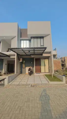 Towmhouse di Cipayung Dekat McD, LRT Ciracas, Toll Bambu Apus, TMII