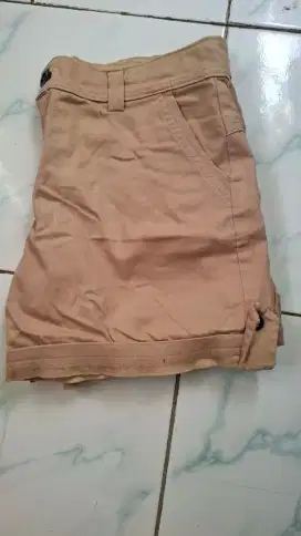Celana pendek wanita