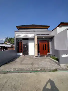 RUMAH BARU CANTIK HARGA EKONOMIS SIAP HUNI JL WATES