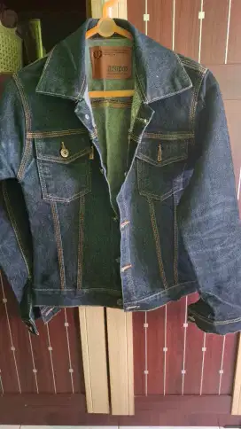 Jaket levis wanita