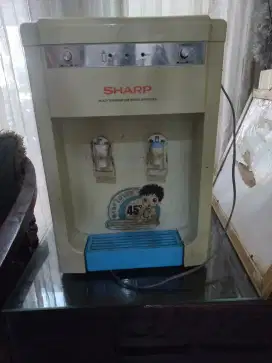 Dispenser kecil merk Sharp  air panas dan normal