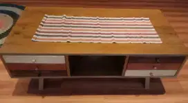 Meja kayu minimalis