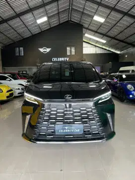 Lexus LM350 Hybrid 2024