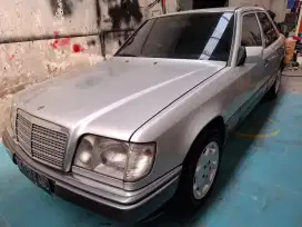 Mercedes benz E220MT boxer 1995 di jual murah