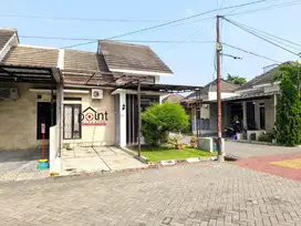 Rumah Bagus Unit Hook di Cluster Elit Sukoharjo