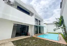 Dijual Rumah Kemang Jl Bangka  2 Lantai di Kawasan Elite Swimming Pool