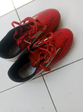 Jual sepatu futsal