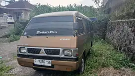 Mitsubishi L300 2004