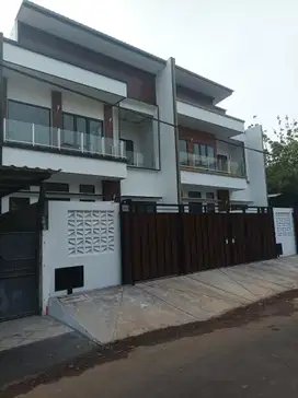 Di jual  Rumah Baru di Bsd dekat sekolah santa ursul