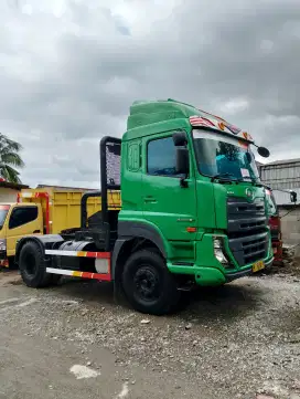 Nissan UD. Quester GKE-280 4x2 Head Trailer Th. 2018