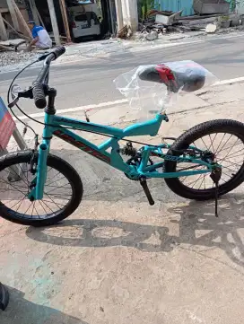 Sepeda BMX ukuran 18