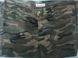 Celana panjang Corduroy premium branded motif Camo (Army) size 30.