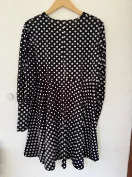 ATASAN POLKADOT HITAM PUTIH-PRELOVED