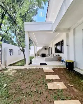 Rumah Senayan Mewah Hoek Dijual Cepat