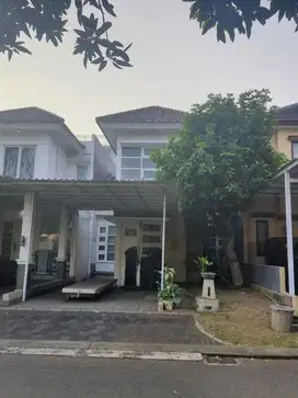 Dijual Rumah ata Disewakan siap huni Semi furnish Legenda wisata cbb