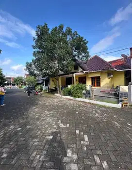 Rumah seken dekat ugm sd, smp, sma al azhar, uny, uty, tvri, mall jcm