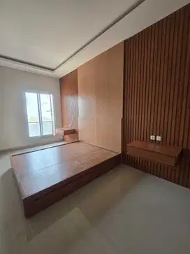 Rumah Taman Ratu 3 lantai row jalan 2 mobil Duri Kepa Jakarta Barat
