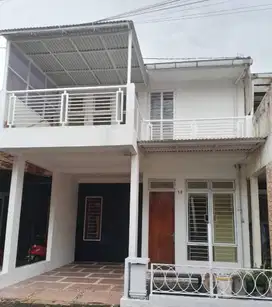 Disewakan rumah 2 lantai - Lokasi Strategis Serpong