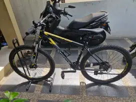 Sepeda MTB Polygon Premier 5 size 27.5 thn 2024