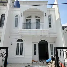 Rumah Baru 2 lantai tengah kota di Sayap Bkr Buah Batu dkt Turangga