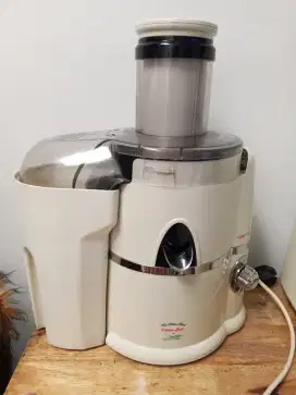 Juicer kitchen cook