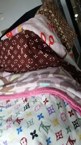 Selimut bulu second