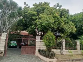 Rumah mewah diGiriloka dgn taman luas dan private pool
