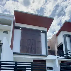 dijual rumah ready desain MODERN TROPICAL, sutorejo timur