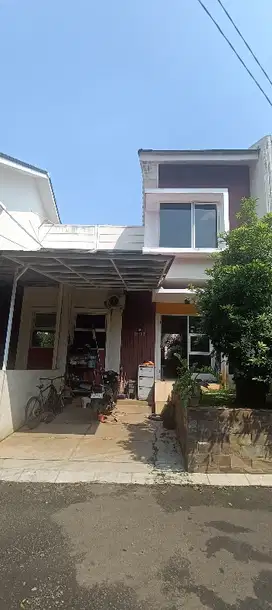 DI SEWAKAN RUMAH 2 LANTAI DI SERPONG