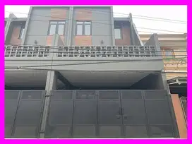 dhyana Rumah baru uk 4x18.75m lokasi bagus di Duri Kepa