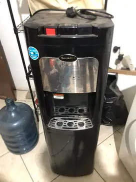 Dispenser sharp