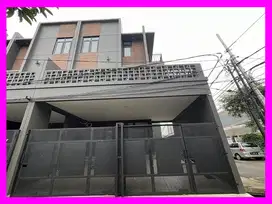 dhyana Rumah baru hoek uk 6x13.75m di Duri Kepa