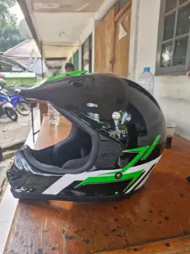 Helm bawaan klx