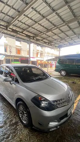 Sedan Nissan Latio (2010)