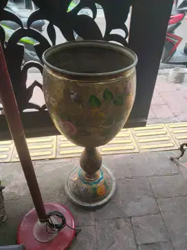 Standing Pot kembang Kuningan Eropa