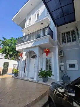 DiJual Cepat Rumah Cantik Asri  di Taman Grisenda, Pantai Kapuk Indah