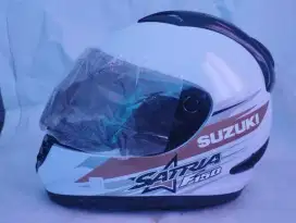Helm Suzuki baru