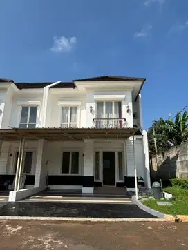 Dijual Rumah Luas 131m2, Dekat Mall Living World, Grand Wisata, Bekasi