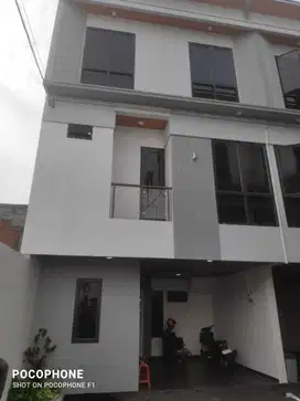 Rumah Minimalis Baru Carport 700jutaan di Rawa Selatan Johar Baru