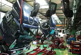 Mekanik Overhaul Mesin Truk