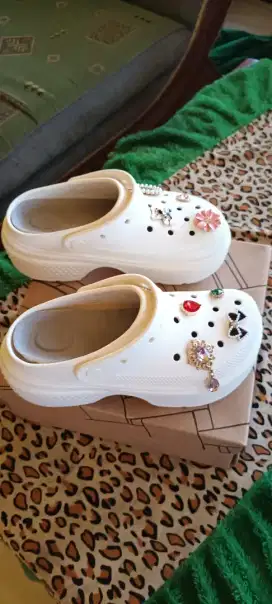 Sandal crocs putih